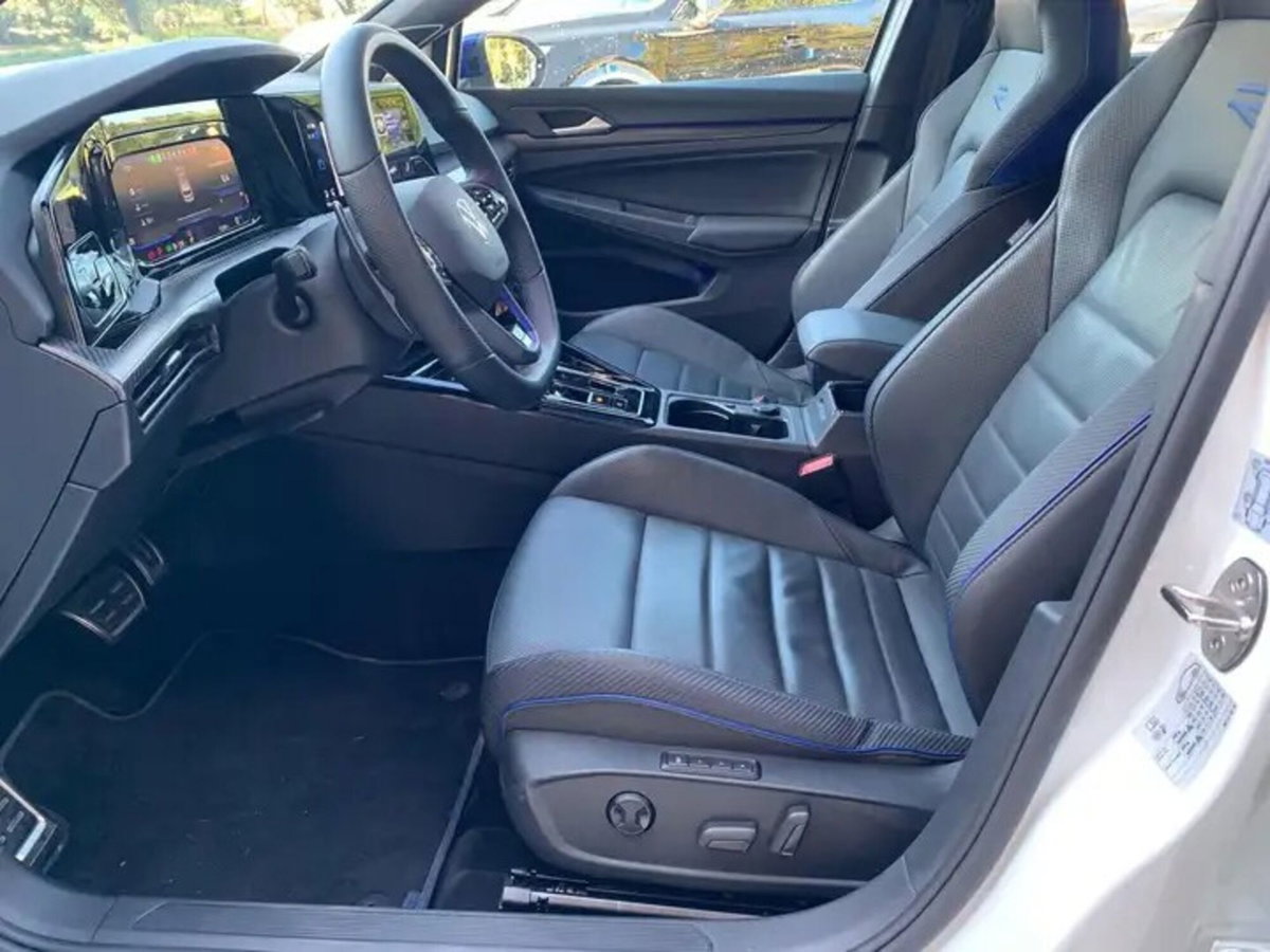 Volkswagen Golf 2.0 TSI R DSG 4Motion 20 years (9)