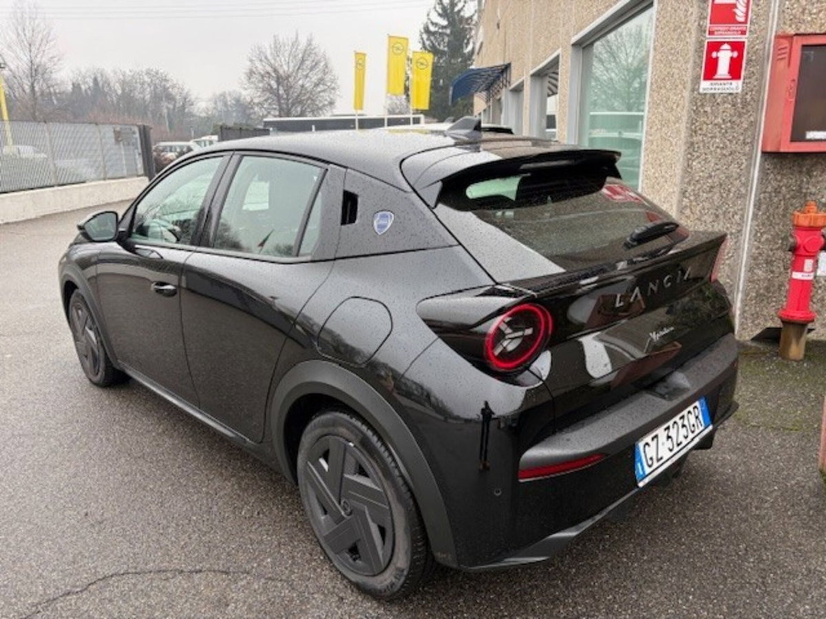 Lancia Ypsilon 1.2 mhev Edizione Cassina e-dct (11)