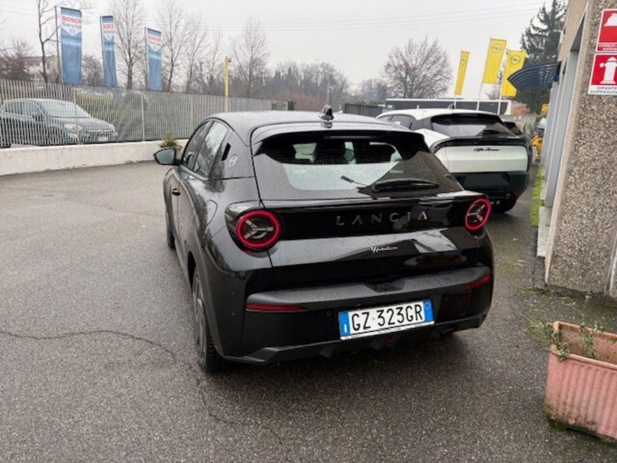 Lancia Ypsilon 1.2 mhev Edizione Cassina e-dct (12)