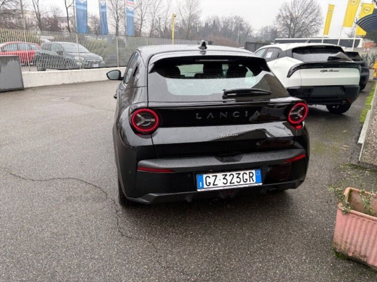 Lancia Ypsilon 1.2 mhev Edizione Cassina e-dct (13)