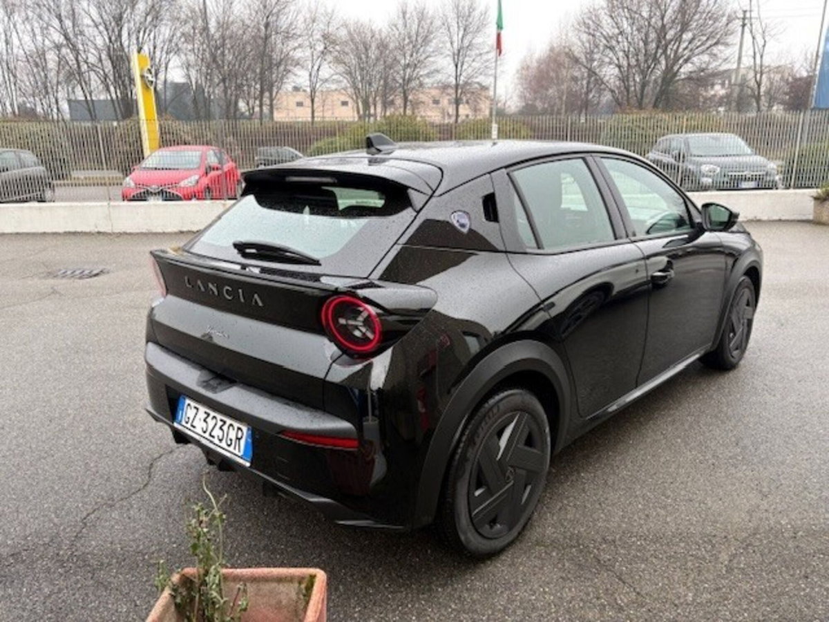 Lancia Ypsilon 1.2 mhev Edizione Cassina e-dct (14)