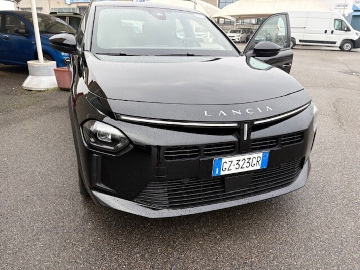 Lancia Ypsilon 1.2 mhev Edizione Cassina e-dct (2)