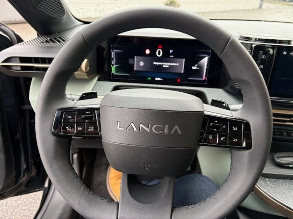 Lancia Ypsilon 1.2 mhev Edizione Cassina e-dct (20)