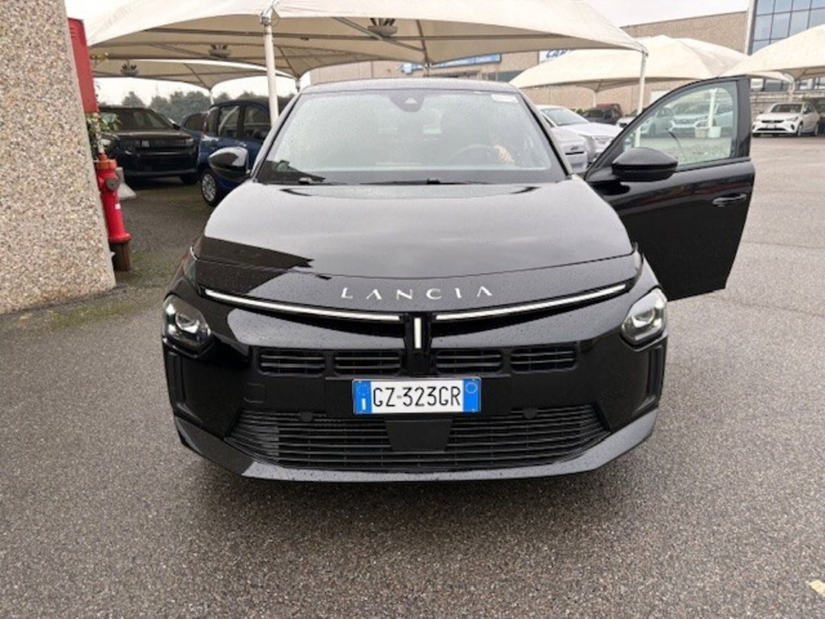 Lancia Ypsilon 1.2 mhev Edizione Cassina e-dct (3)