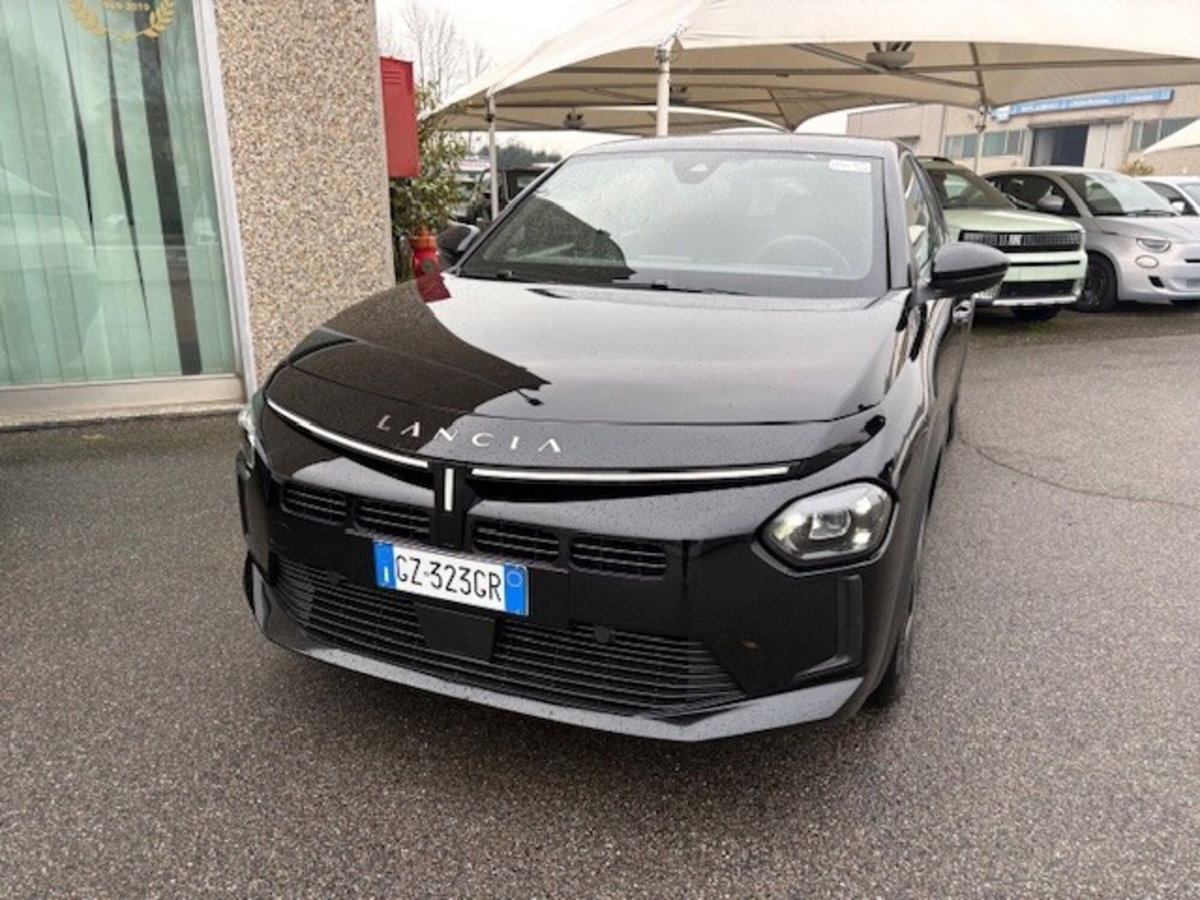 Lancia Ypsilon 1.2 mhev Edizione Cassina e-dct (4)