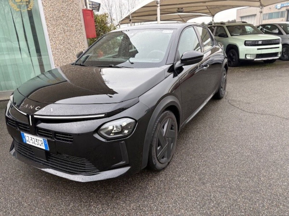 Lancia Ypsilon 1.2 mhev Edizione Cassina e-dct (6)