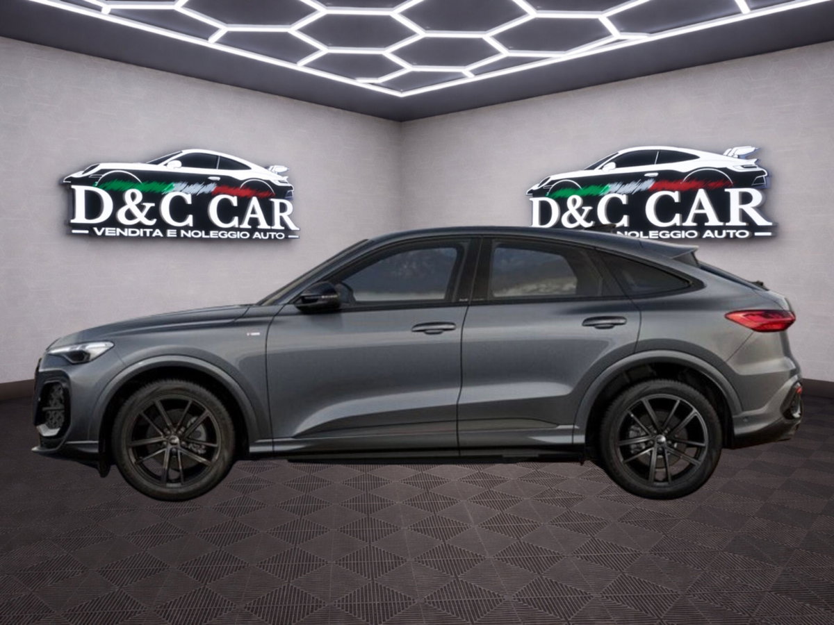 Audi Q5 Sportback 40 2.0 tdi mhev 12V Identity Black quattro s-tronic (2)