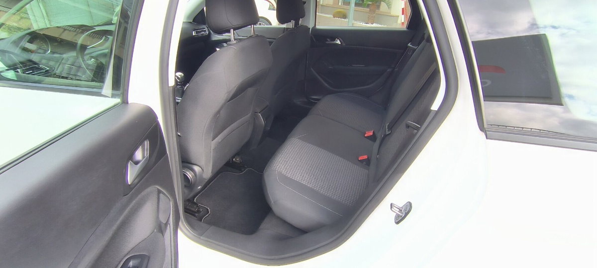 Peugeot 308 SW BlueHDi 130 S&S Allure (11)