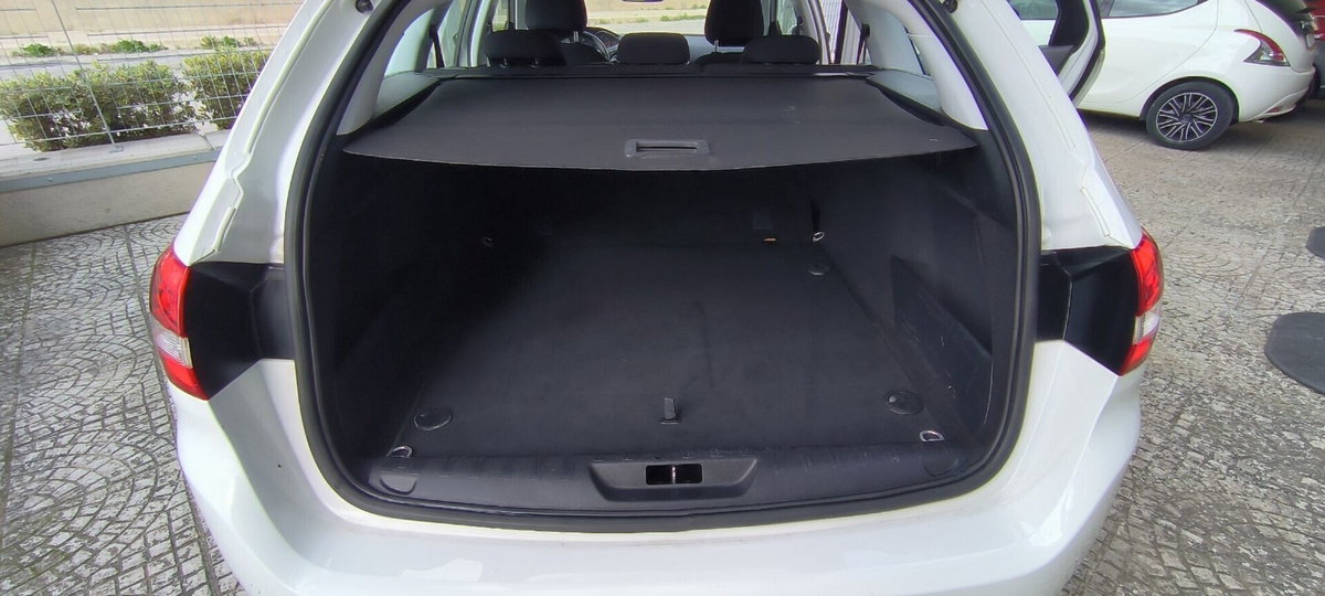 Peugeot 308 SW BlueHDi 130 S&S Allure (13)