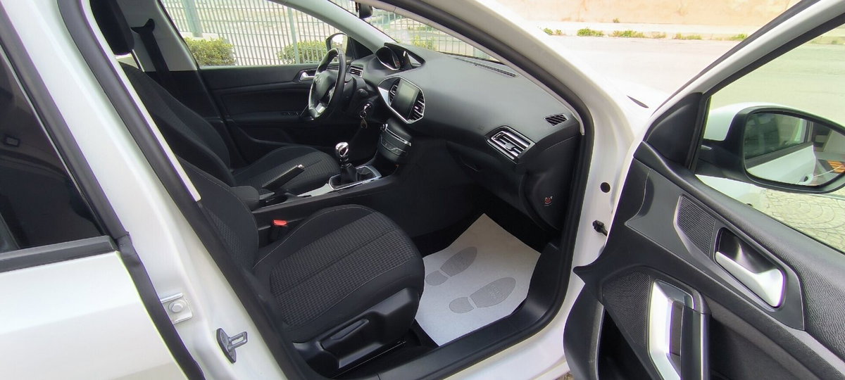 Peugeot 308 SW BlueHDi 130 S&S Allure (15)