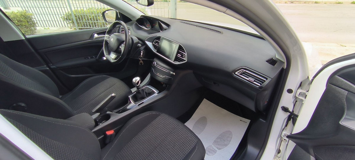 Peugeot 308 SW BlueHDi 130 S&S Allure (16)