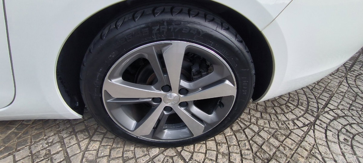 Peugeot 308 SW BlueHDi 130 S&S Allure (19)