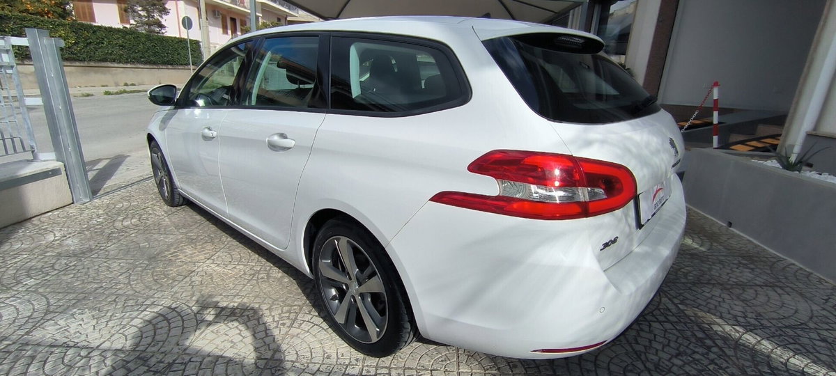 Peugeot 308 SW BlueHDi 130 S&S Allure (8)