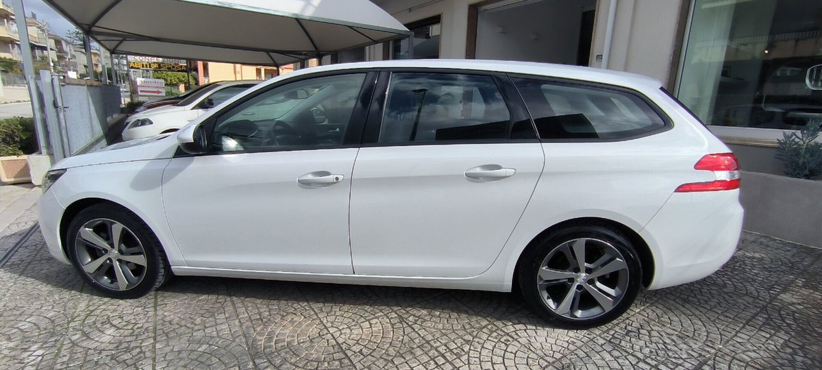 Peugeot 308 SW BlueHDi 130 S&S Allure (9)