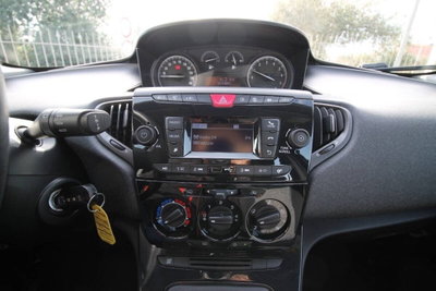 Lancia Ypsilon 1.0 FireFly 5 porte S&S Hybrid Ecochic Gold (11)