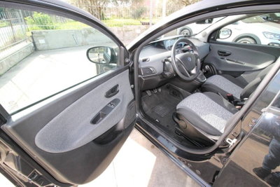 Lancia Ypsilon 1.0 FireFly 5 porte S&S Hybrid Ecochic Gold (16)