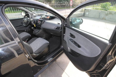 Lancia Ypsilon 1.0 FireFly 5 porte S&S Hybrid Ecochic Gold (19)