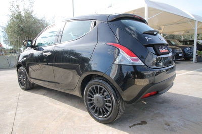 Lancia Ypsilon 1.0 FireFly 5 porte S&S Hybrid Ecochic Gold (4)