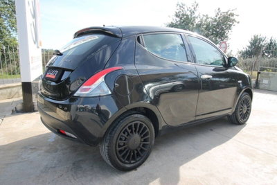 Lancia Ypsilon 1.0 FireFly 5 porte S&S Hybrid Ecochic Gold (6)