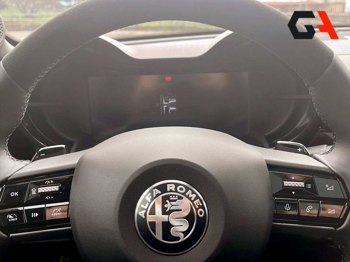 Alfa Romeo Junior 1.2 ibrida Speciale 145cv edct6 (16)