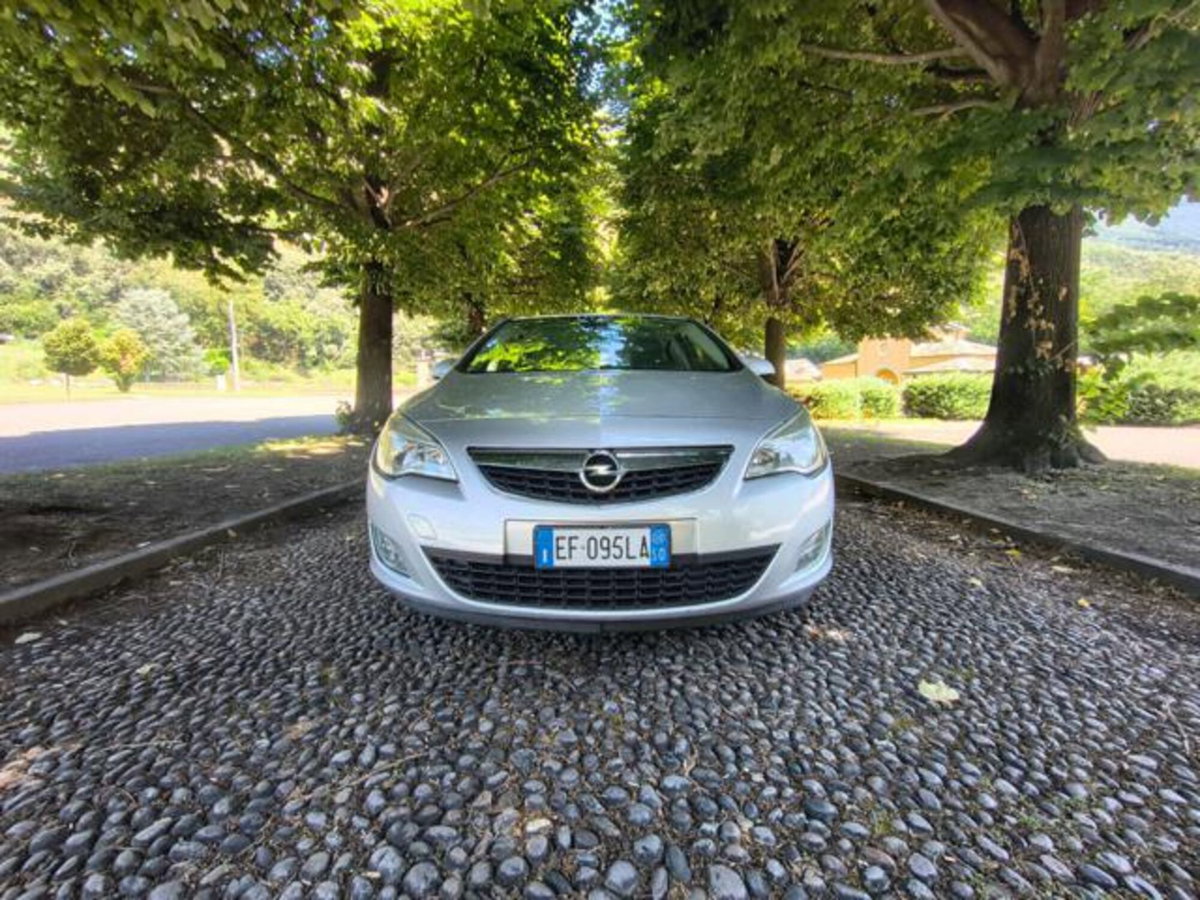 Opel Astra 1.7 CDTI 110CV 5 porte Elective (2)