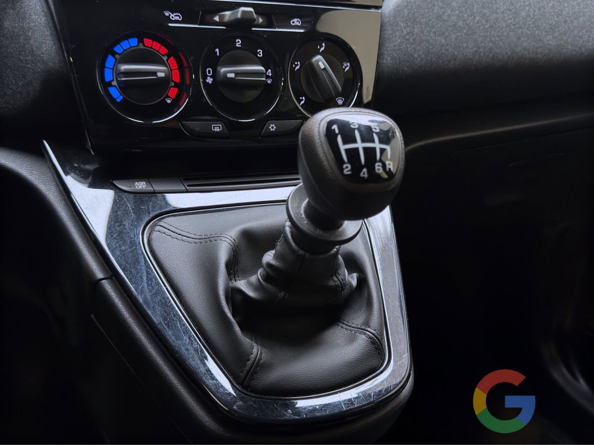 Lancia Ypsilon 1.0 FireFly 5 porte S&S Hybrid Gold Plus (10)