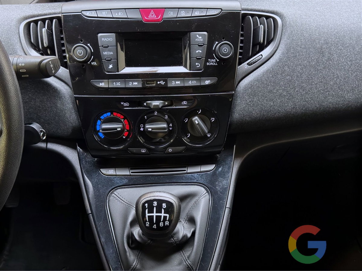 Lancia Ypsilon 1.0 FireFly 5 porte S&S Hybrid Gold Plus (9)