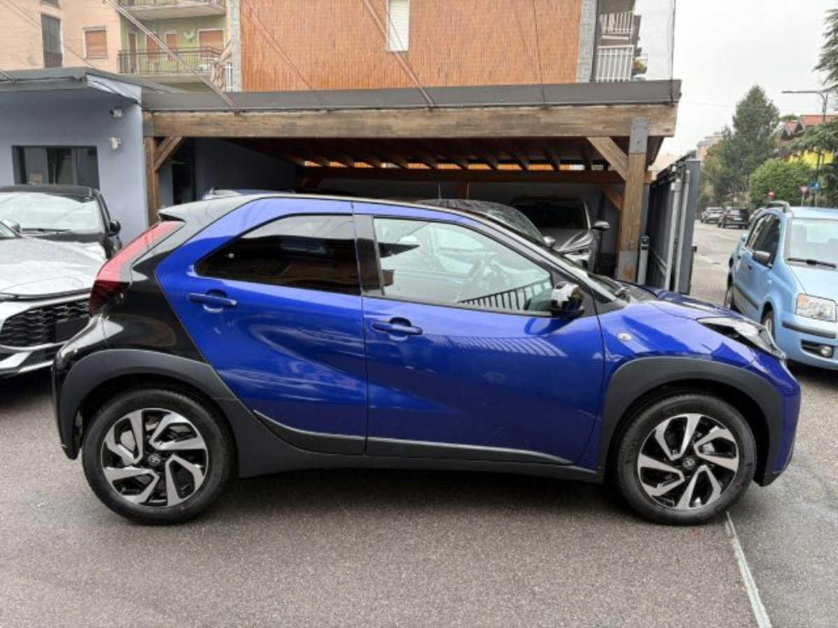 Toyota Aygo X 1.0 VVT-i 72 CV 5 porte Limited S-CVT (3)