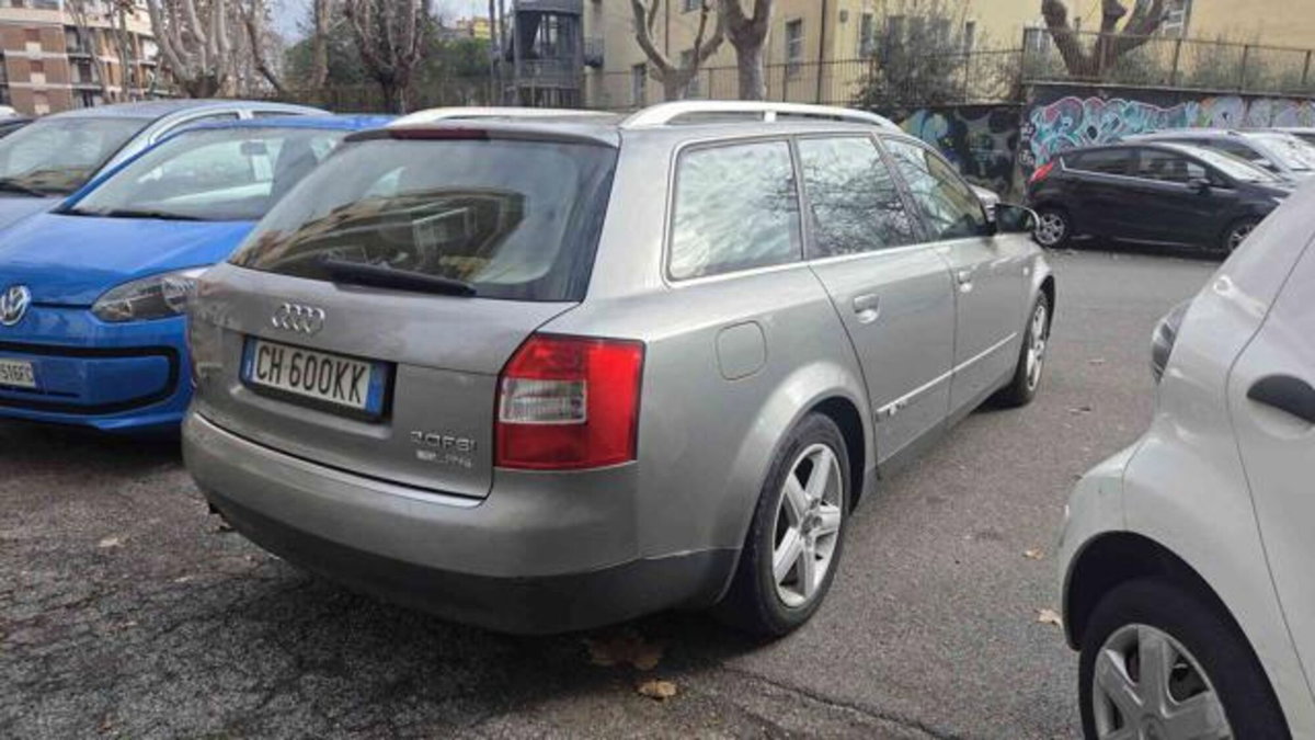 Audi A4 Avant 2.0 16V FSI cat (4)