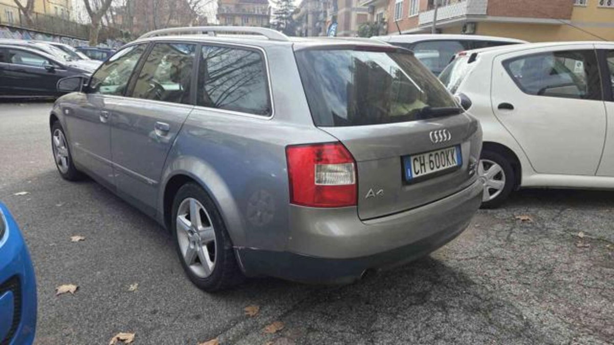 Audi A4 Avant 2.0 16V FSI cat (5)