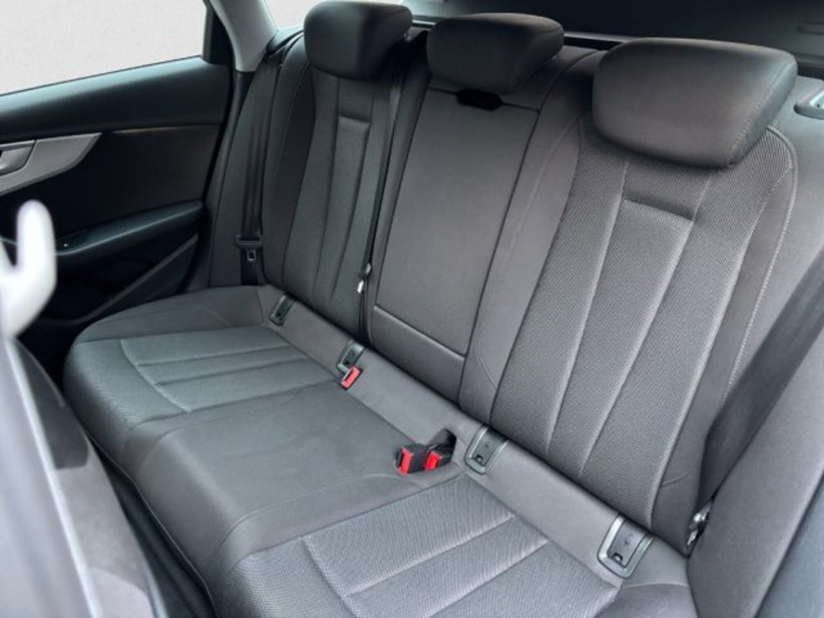 Audi A4 Avant 35 TDI/163 CV S tronic Business Advanced (14)