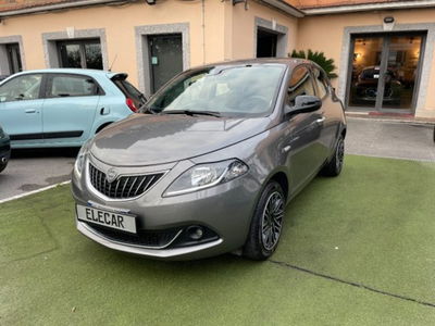 Lancia Ypsilon 1.0 FireFly 5 porte S&S Hybrid Ecochic Gold usata