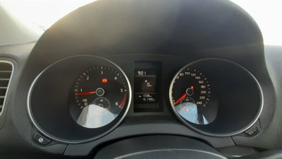 Volkswagen Golf 1.6 TDI DPF 5p. Highline (10)