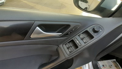 Volkswagen Golf 1.6 TDI DPF 5p. Highline (11)