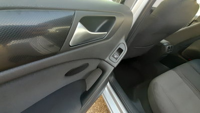 Volkswagen Golf 1.6 TDI DPF 5p. Highline (13)