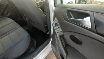 Volkswagen Golf 1.6 TDI DPF 5p. Highline (19)