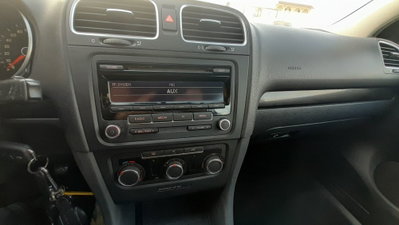 Volkswagen Golf 1.6 TDI DPF 5p. Highline (9)
