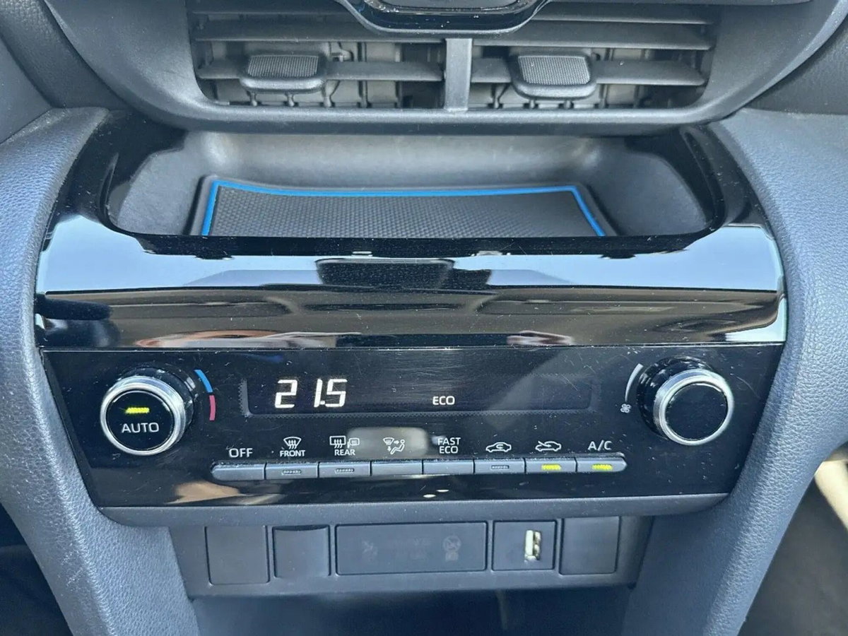 Toyota Yaris Cross 1.5 Hybrid 5p. E-CVT AWD-i Adventure (9)