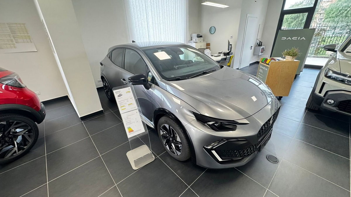 Renault Clio Full Hybrid E-Tech 145 CV 5 porte Techno (10)