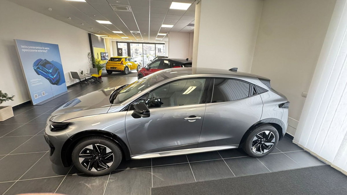 Renault Clio Full Hybrid E-Tech 145 CV 5 porte Techno (2)