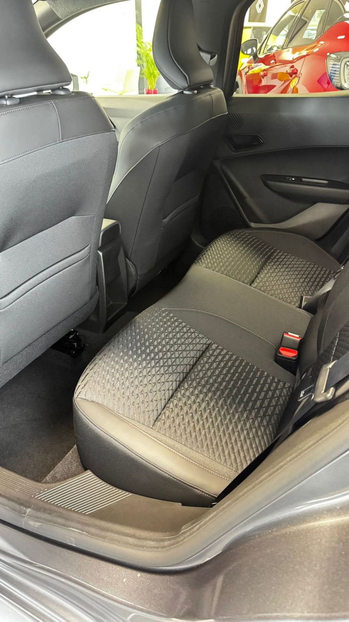 Renault Clio Full Hybrid E-Tech 145 CV 5 porte Techno (6)