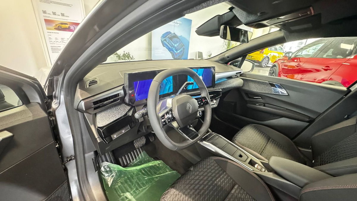 Renault Clio Full Hybrid E-Tech 145 CV 5 porte Techno (9)