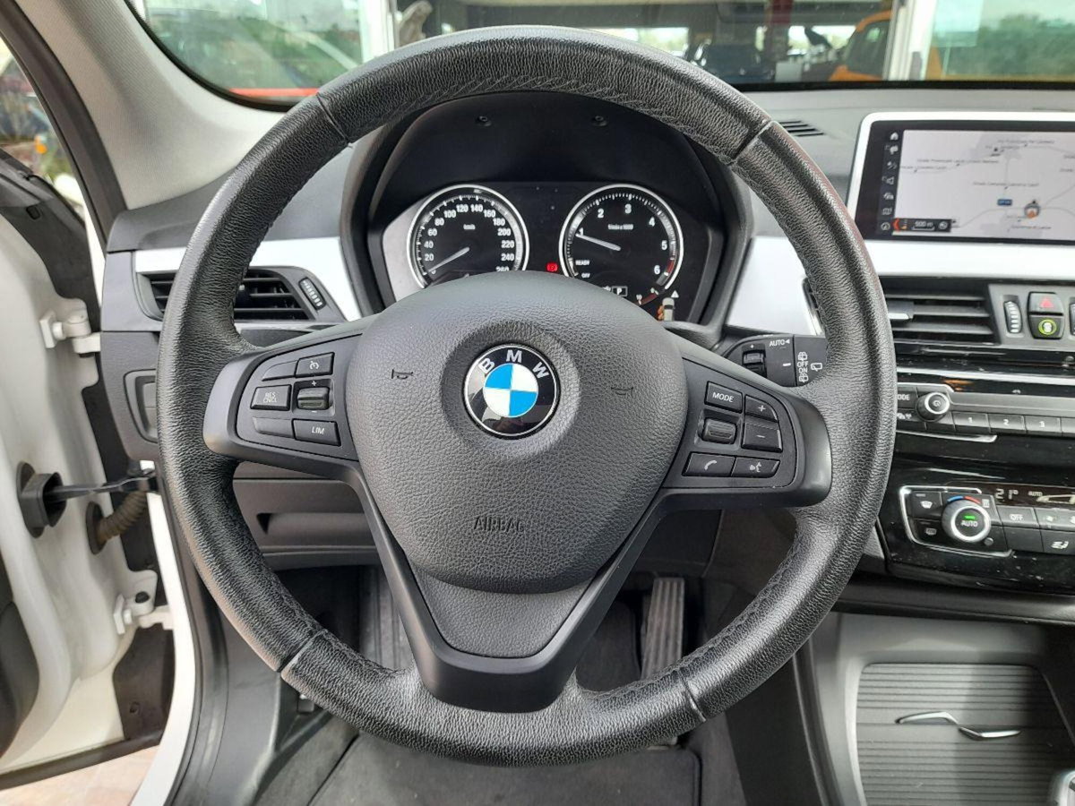 BMW X1 sDrive18d Business (10)
