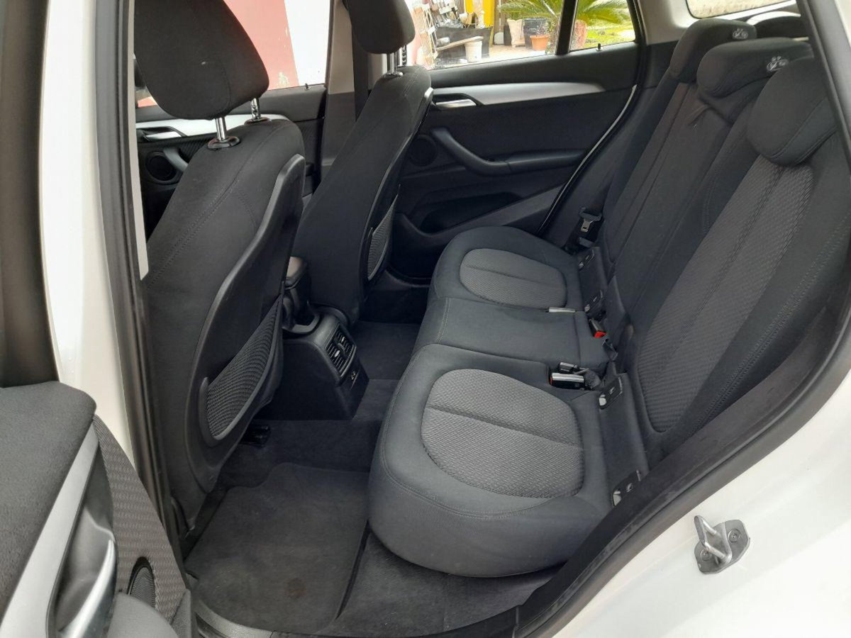 BMW X1 sDrive18d Business (14)