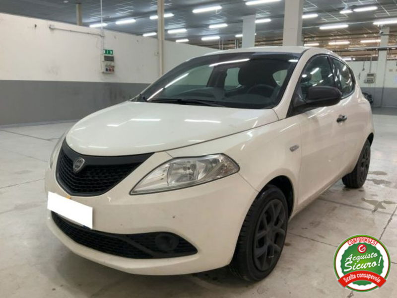 Lancia Ypsilon 1.2 69 CV 5 porte Silver