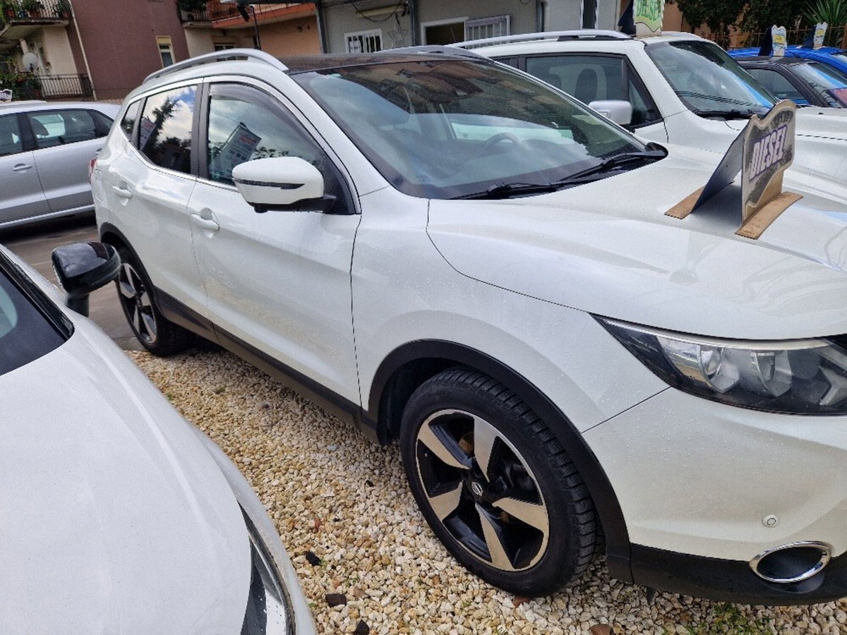 Nissan Qashqai 1.6 dCi 2WD Tekna (2)