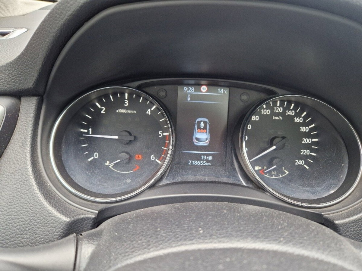 Nissan Qashqai 1.6 dCi 2WD Tekna (8)