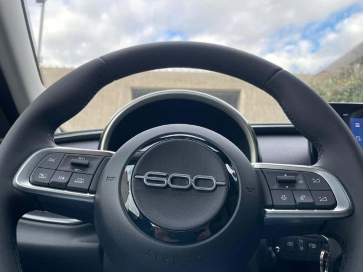 Fiat 600 1.2 hybrid Serie Speciale Icon 110cv auto (11)