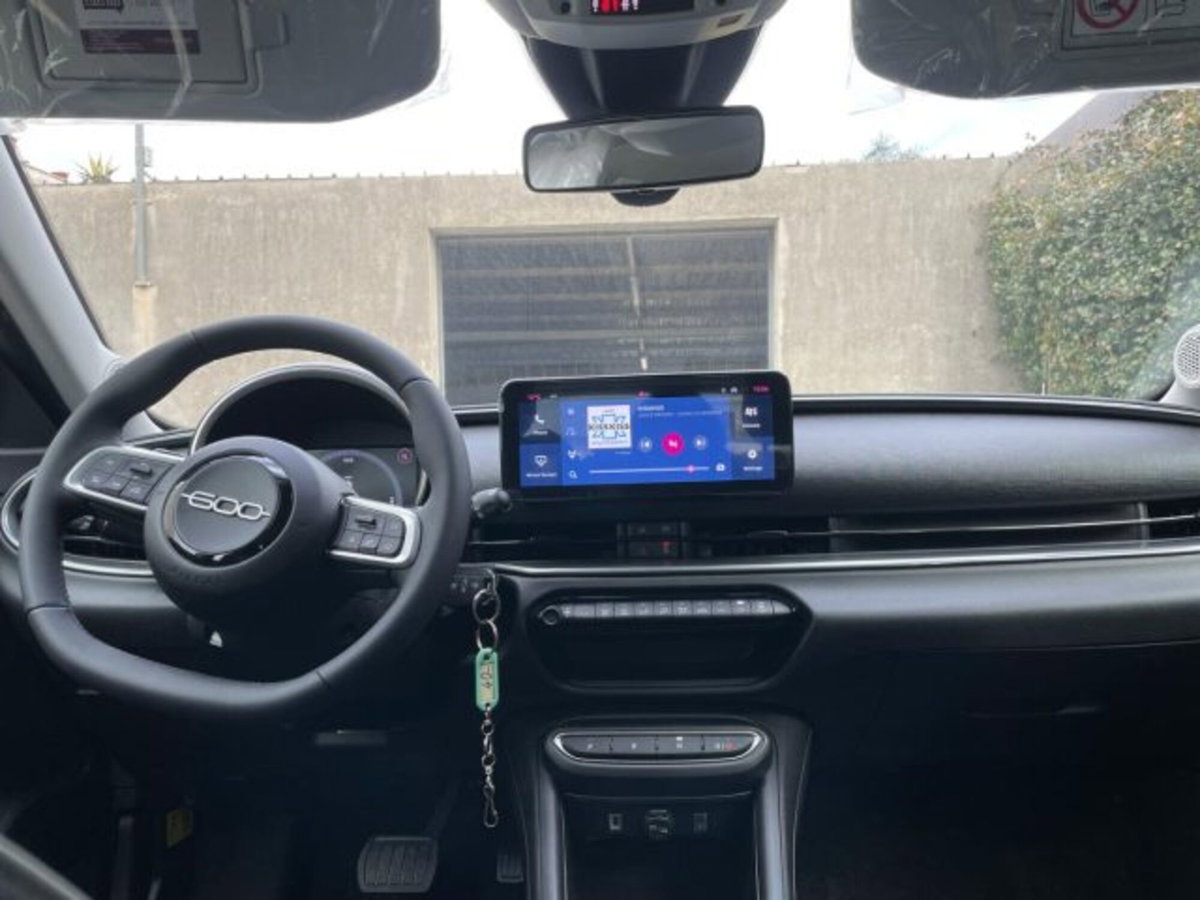 Fiat 600 1.2 hybrid Serie Speciale Icon 110cv auto (14)