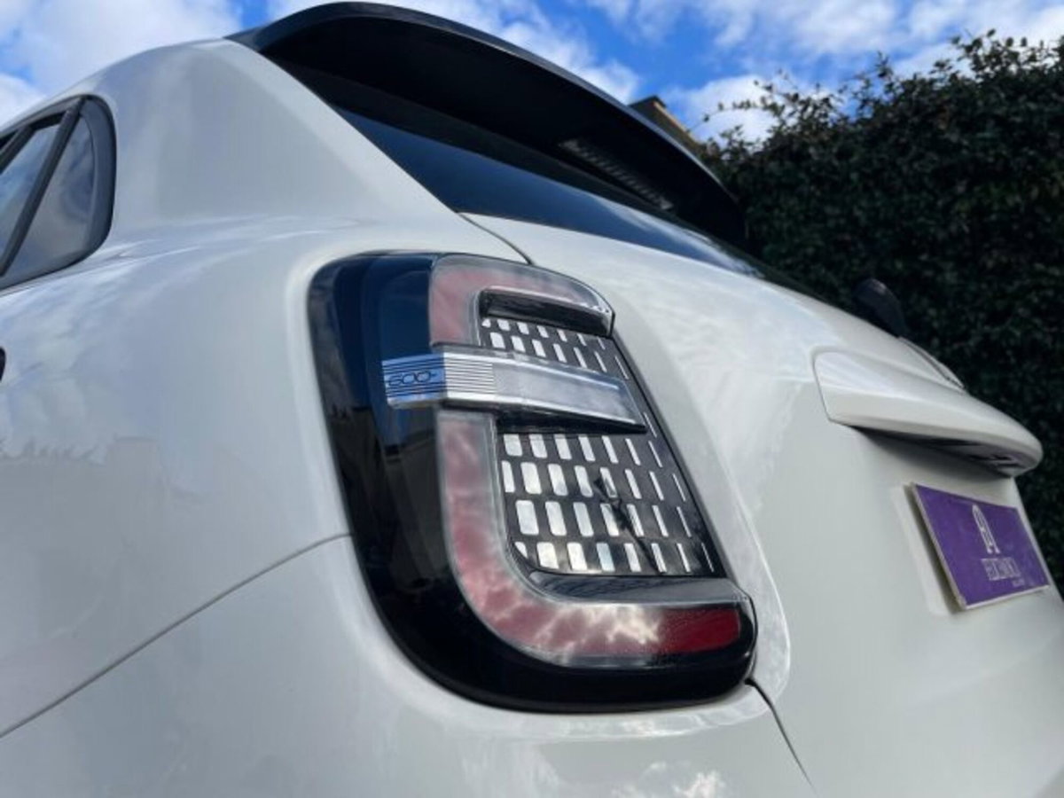 Fiat 600 1.2 hybrid Serie Speciale Icon 110cv auto (5)